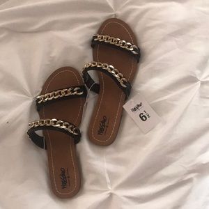Chain link Sandals ( black straps and gold chain )